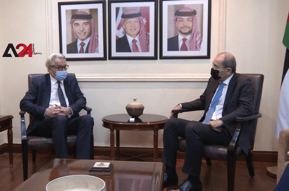 الأردن- وزير الخارجية الأردني يبحث مع المبعوث الأممي لسوريا سبل حل الأزمة وأوضاع اللاجئين السوريين