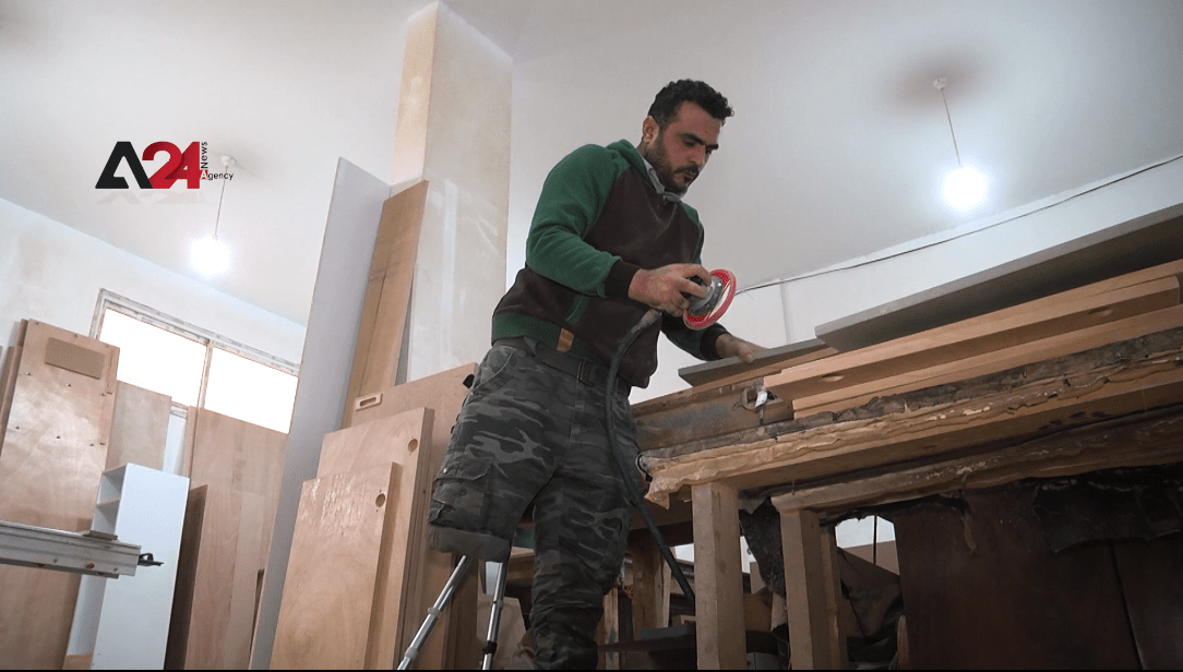 Palestine – An amputee overcomes his injury working in a carpentry workshop