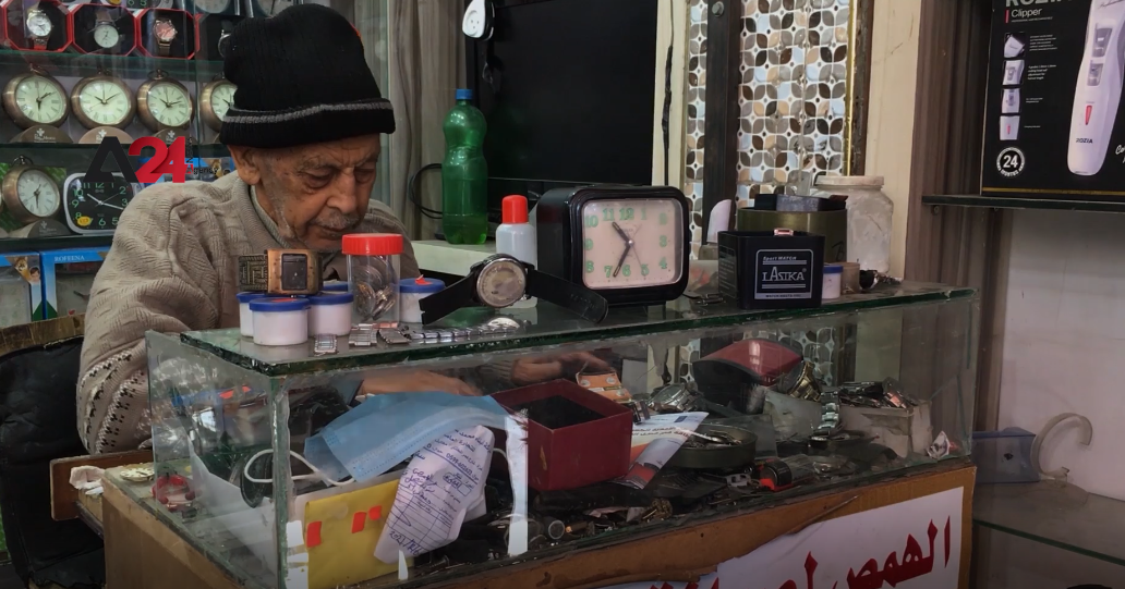 Palestine – A watchmaker in Gaza spends 60 years in business