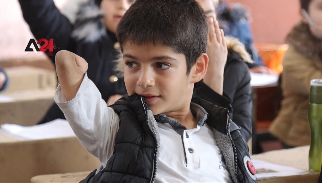 Iraq – Child with disability excels in school in Sulaymaniyah