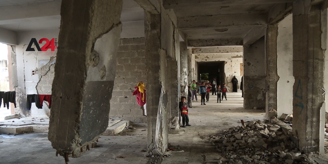 سوريا–20 عائلة نازحة تسكن مدرسة مدمرة تفتقر لمقومات العيش بالرقة