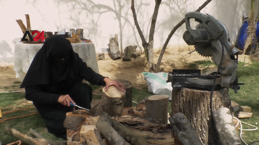 Palestine – Palestinian woman turns wood into works of art