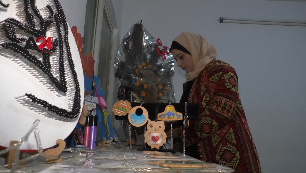 Palestine – University student turns her hobby of  traditional embroidery into a source of income