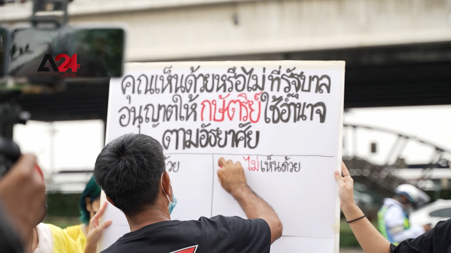 Thailand - Thai youth use online space to criticize government