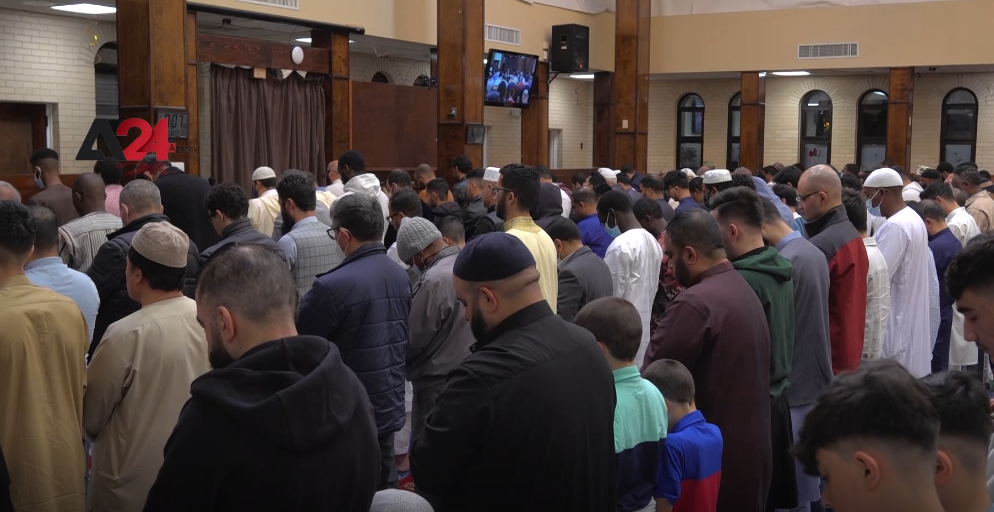 USA- Hundreds of people perform Eid prayers at Dar Al-Hijrah, Virginia