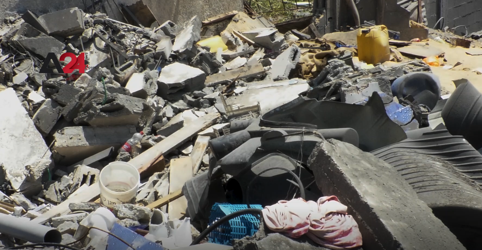 Palestine – Gaza citizens check homes after ceasefire takes effect and shelling stops