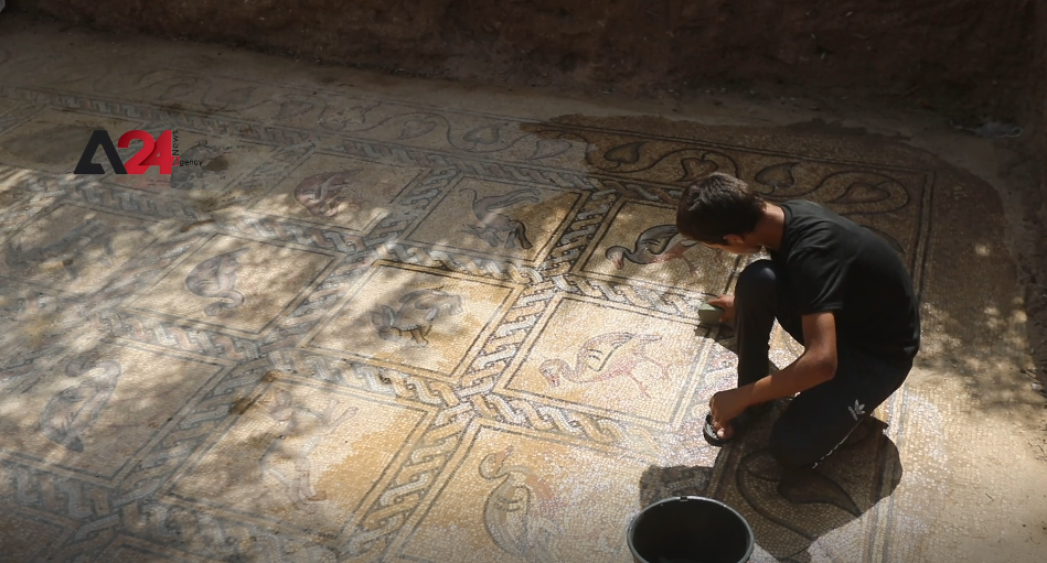 Palestine - Farmer finds Byzantine mosaic on his land